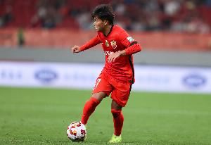 新人登场！19岁蒯纪闻、21岁吾米提江先发出战，上演国足首秀